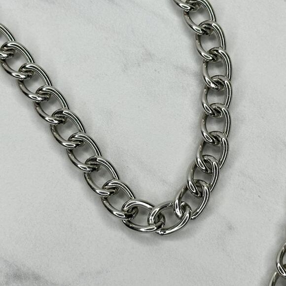 Butterfly Charm Silver Tone Metal Chain Link Belt One Size (OS) ✨ - Picture 10 of 12